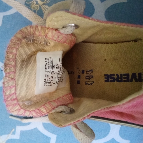 Toddler converse - Picture 2 of 2